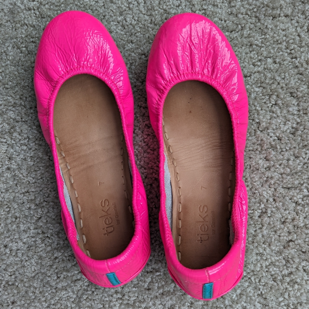 Hot pink patent leather Tieks